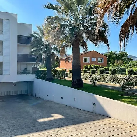 Luxury 3 Piece Garden In Cannes Marina Apartment *