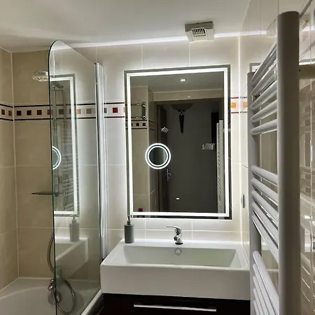 Luxury 3 Piece Garden In Cannes Marina *