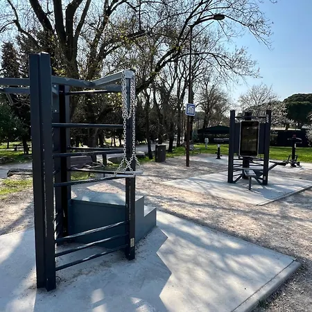 Luxury 3 Piece Garden In Cannes Marina *